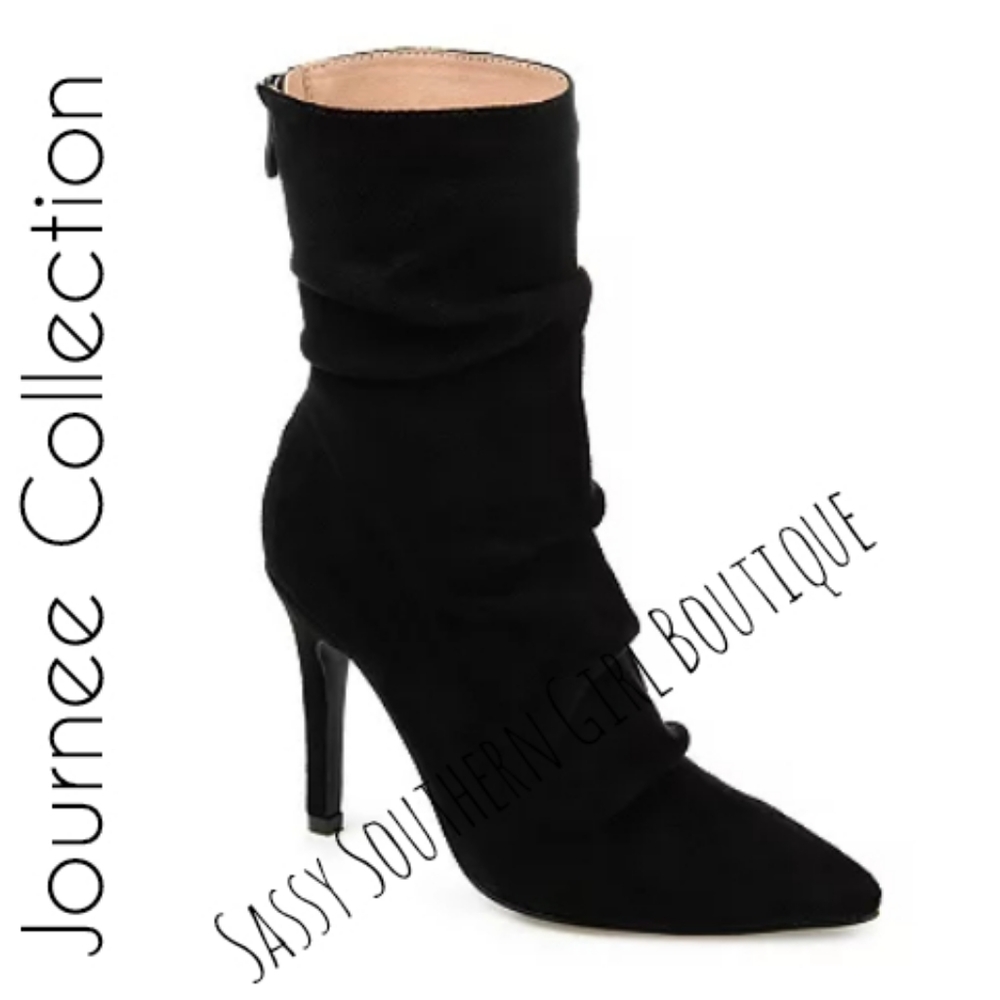 🆕⭐Journee Collection black sueded heel ankle boots